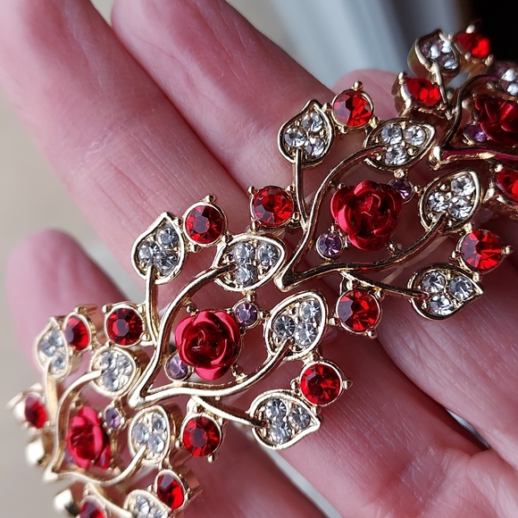 Rhinestones and Roses 🌹 goldtone bracelet, vintage, EUC - Picture 9 of 9